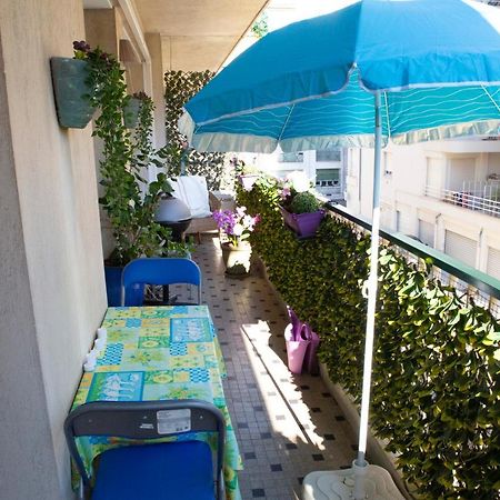 Chill Out Apartment, 2 Mins From Beach นีซ ภายนอก รูปภาพ